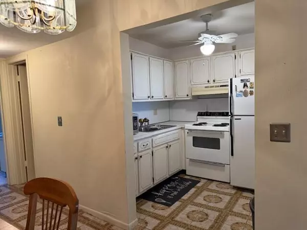 2840 Lake Osborne DR 109, Lake Worth Beach, FL 33461