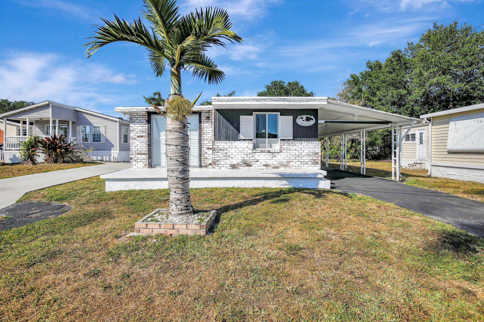 1889 SW 87th TER, Davie, FL 33324