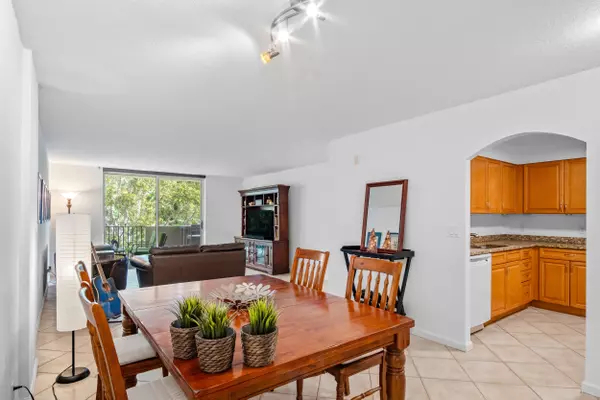 1000 Spanish River RD 3r, Boca Raton, FL 33432