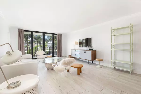 West Palm Beach, FL 33405,3800 Washington RD 208