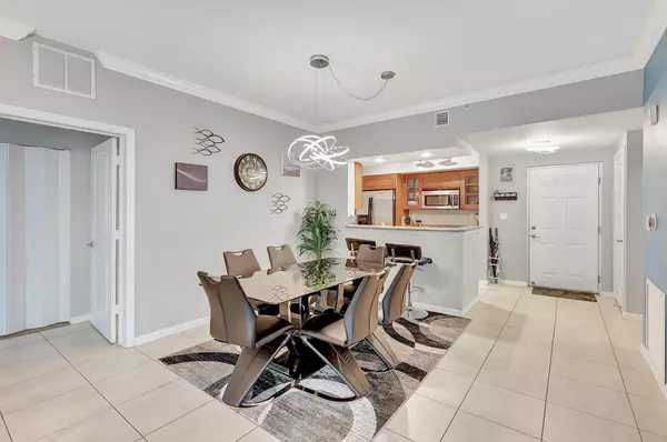 Stuart, FL 34994,975 NW Flagler AVE 207