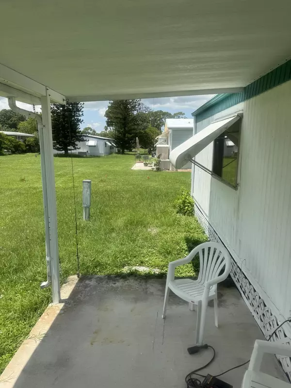 Fort Pierce, FL 34946,402 Dakota WAY