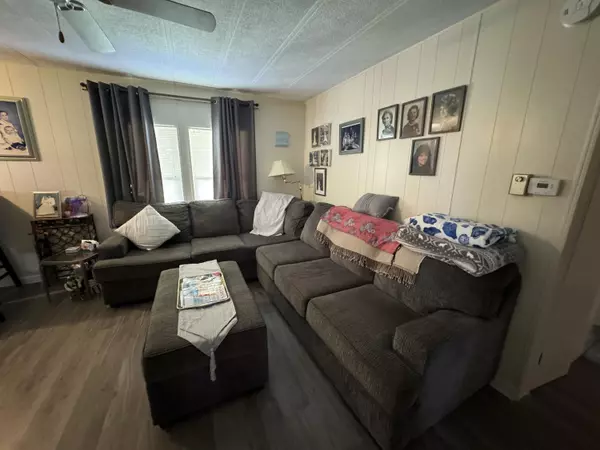 Fort Pierce, FL 34946,402 Dakota WAY