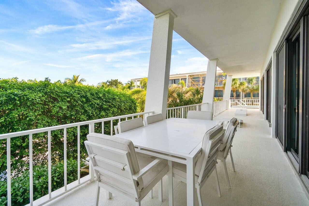 Palm Beach, FL 33480,2275 S Ocean BLVD 206a