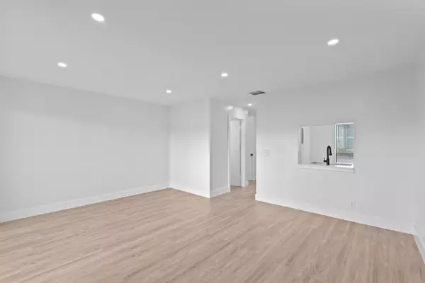 West Palm Beach, FL 33415,832 Hill DR D