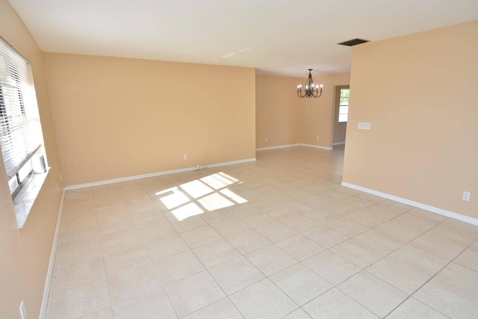 Port Saint Lucie, FL 34983,569 SE Fallon DR