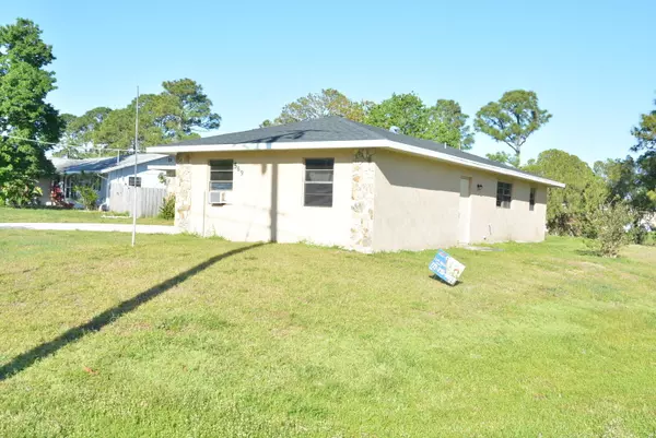 Port Saint Lucie, FL 34983,569 SE Fallon DR