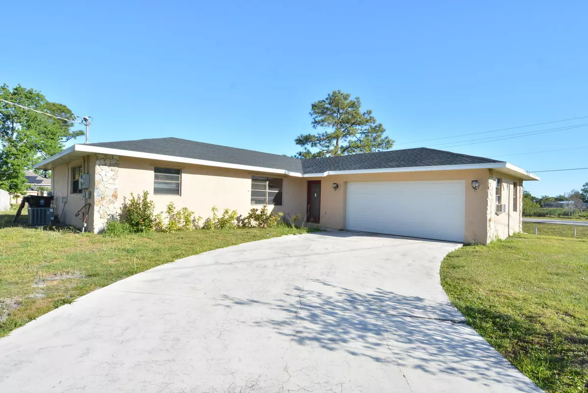 Port Saint Lucie, FL 34983,569 SE Fallon DR