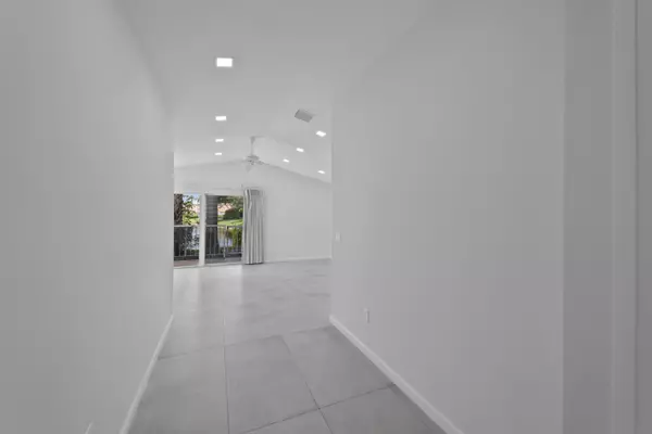Boca Raton, FL 33433,22586 Esplanada DR