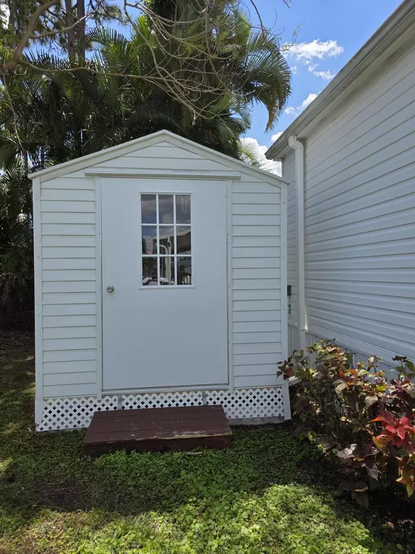 Lantana, FL 33462,4124 8th CT