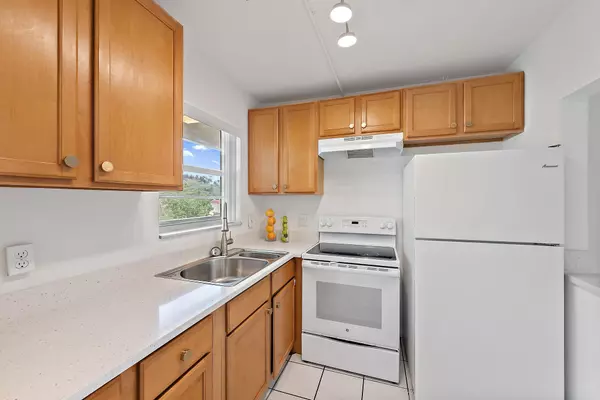 West Palm Beach, FL 33401,1638 Embassy DR 306