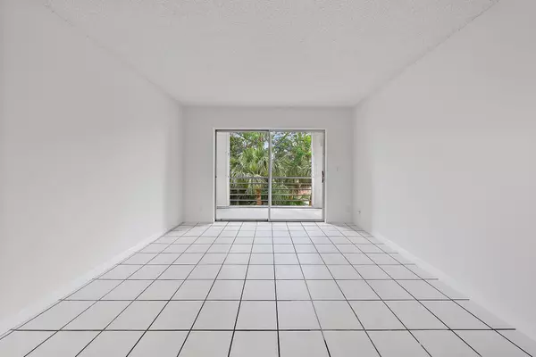 West Palm Beach, FL 33401,1638 Embassy DR 306