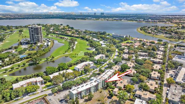 1638 Embassy DR 306,  West Palm Beach,  FL 33401