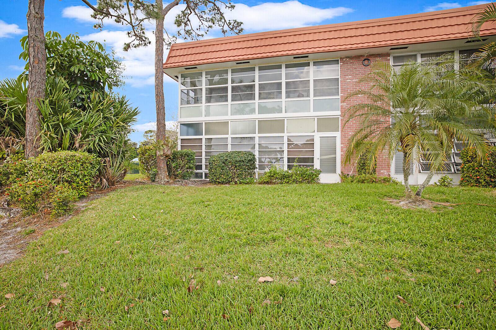 Stuart, FL 34996,2600 SE Ocean BLVD O - 1