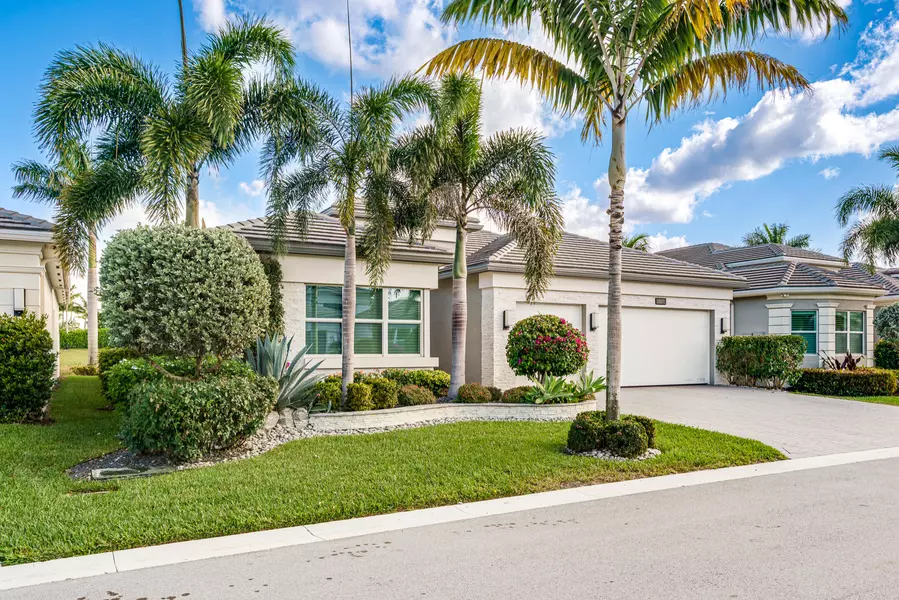 9237 Seahorse Bay Dr, Boynton Beach, FL 33473