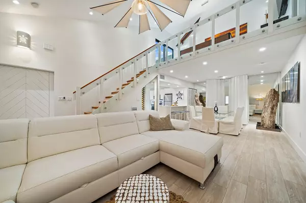 350 N Bella Vista CT 50, Jupiter, FL 33477