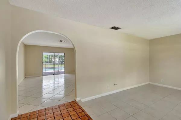 Palm Beach Gardens, FL 33418,14282 N 64th DR