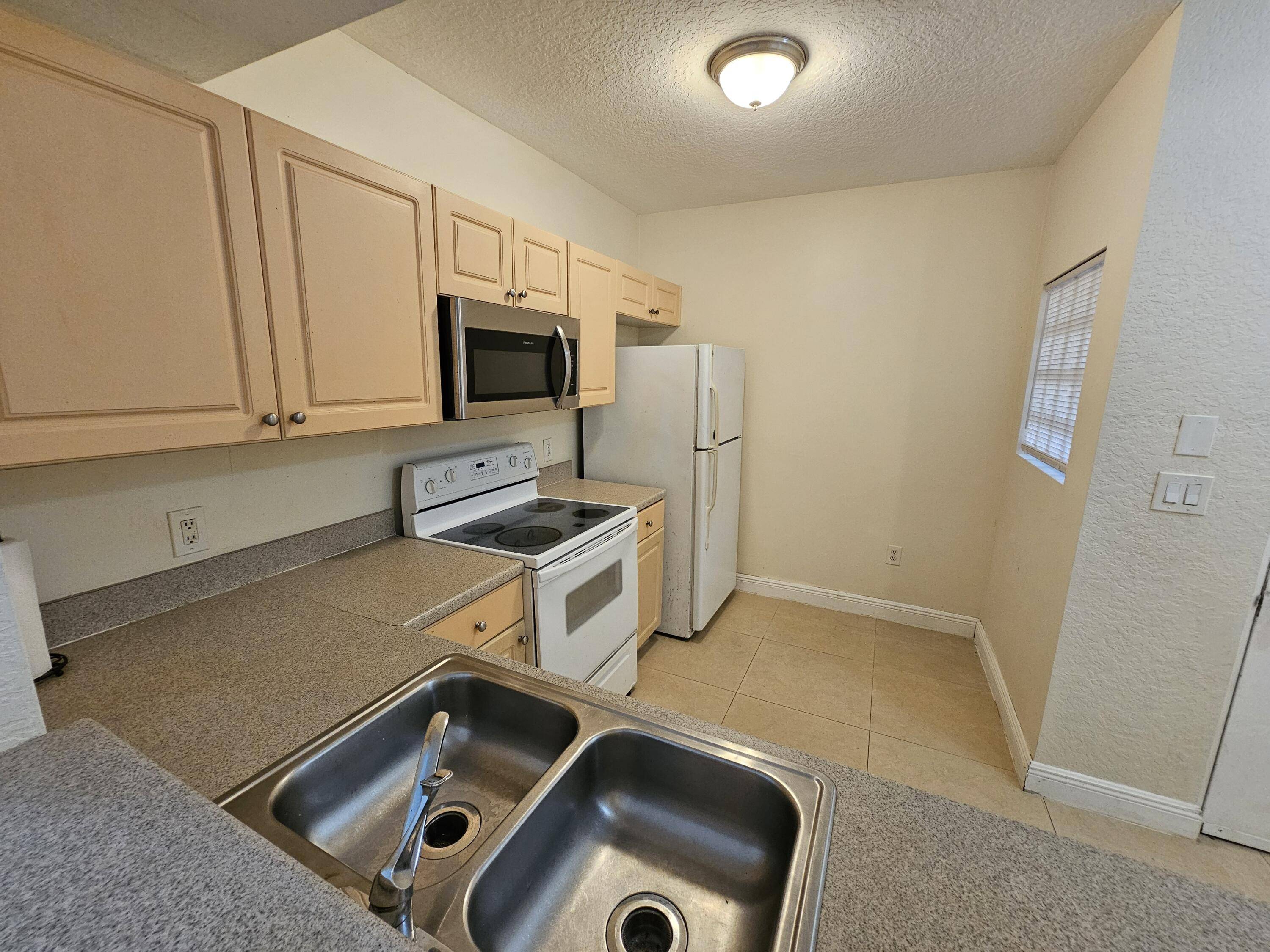 West Palm Beach, FL 33411,1055 Golden Lakes BLVD 213