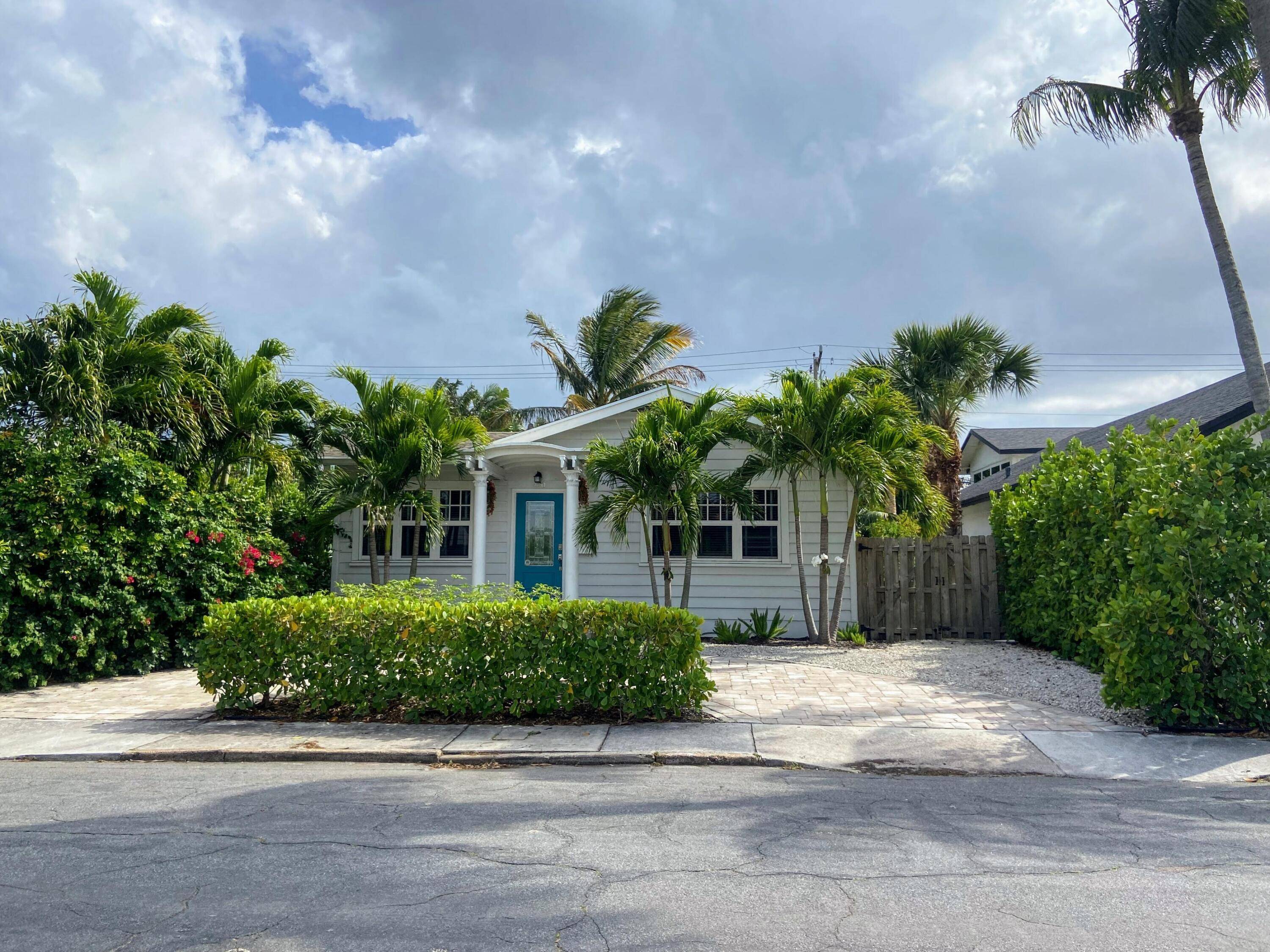 West Palm Beach, FL 33405,220 Malverne RD