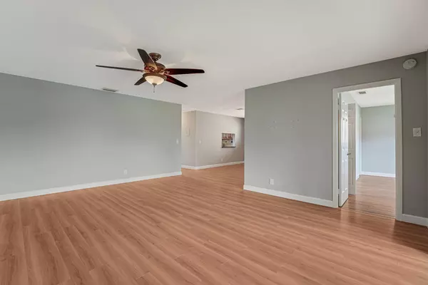 West Palm Beach, FL 33411,104 Lake Helen DR