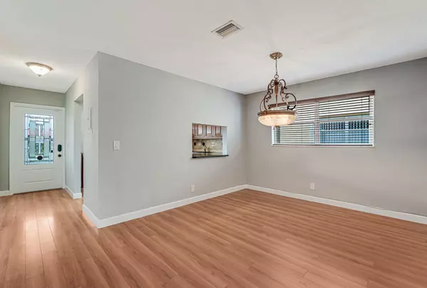 West Palm Beach, FL 33411,104 Lake Helen DR