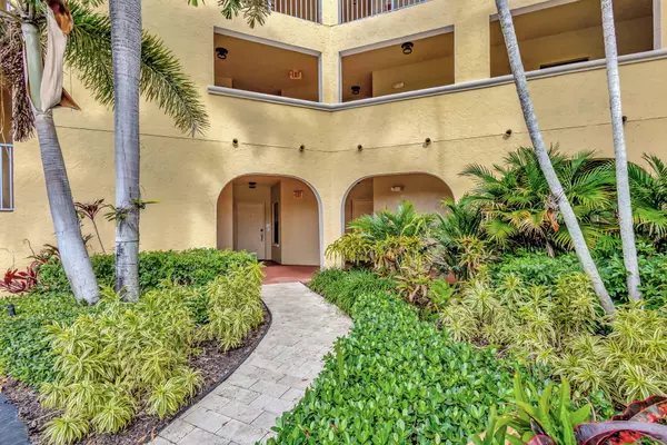 Juno Beach, FL 33408,300 Uno Lago DR 101