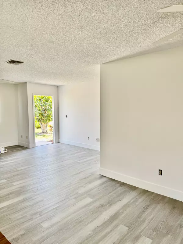 Port Saint Lucie, FL 34953,1862 SW Hampshire LN