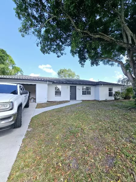 2201 SE Rich ST, Port Saint Lucie, FL 34984