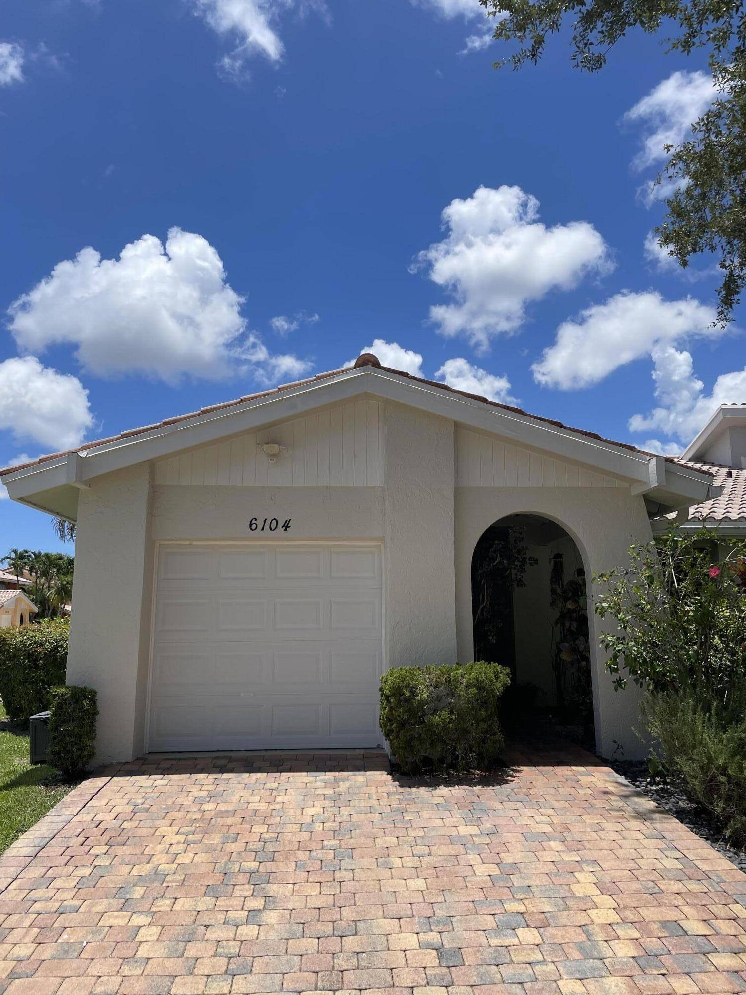 6104 Belleza LN, Boca Raton, FL 33433