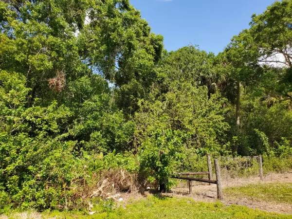 Okeechobee, FL 34974,6805 NE 2nd ST