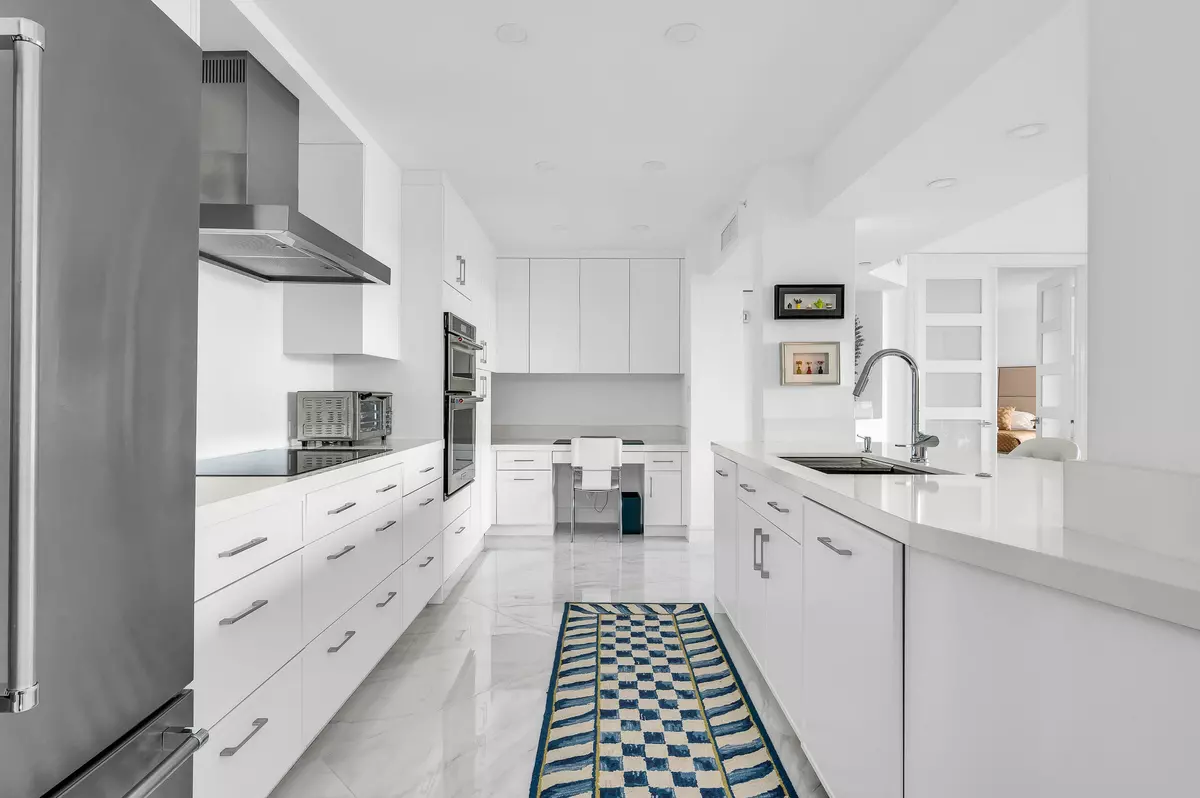 Boca Raton, FL 33432,100 SE 5th AVE 302