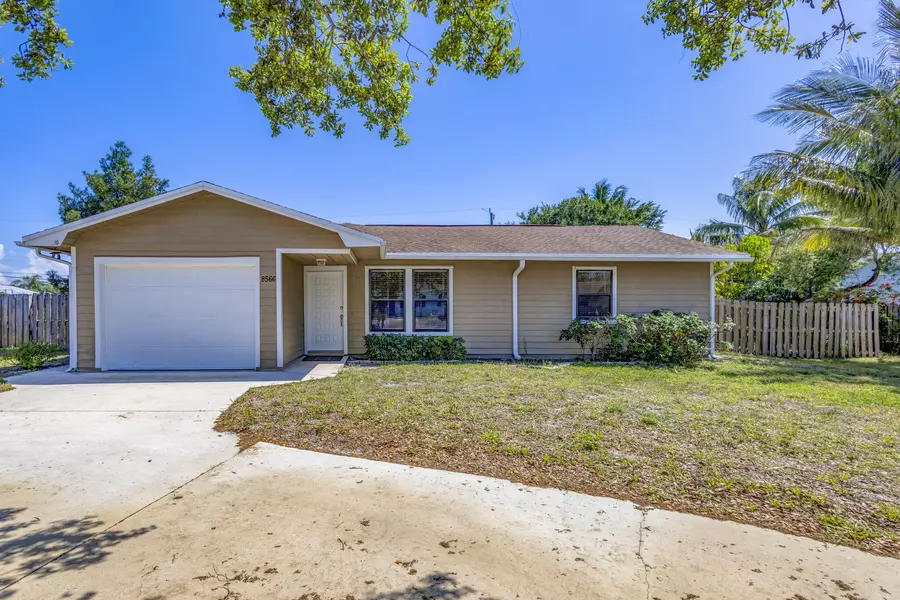 8566 SE Lyons RD, Hobe Sound, FL 33455