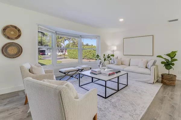 Tequesta, FL 33469,19228 Caribbean CT