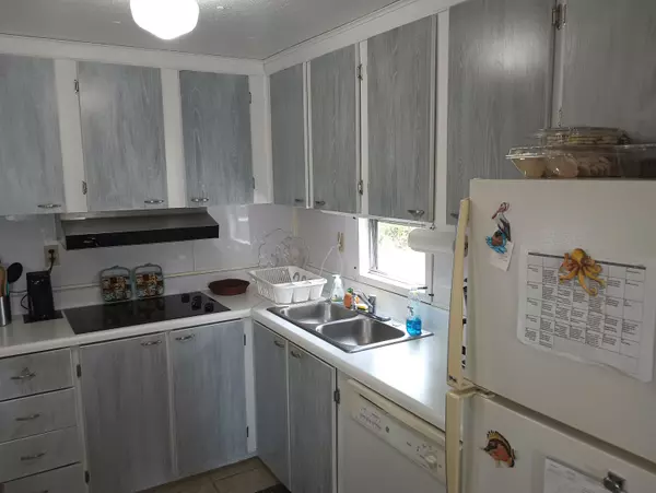 Fort Pierce, FL 34946,102 Oneida CIR