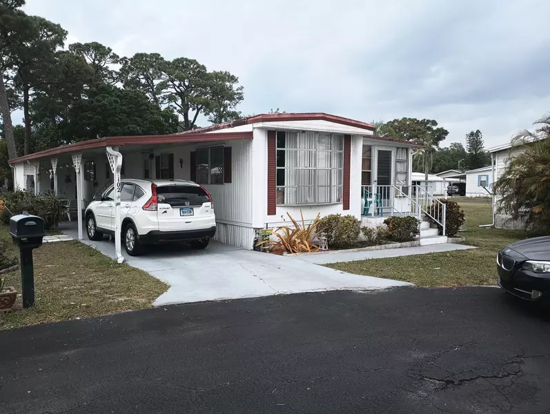 102 Oneida CIR, Fort Pierce, FL 34946