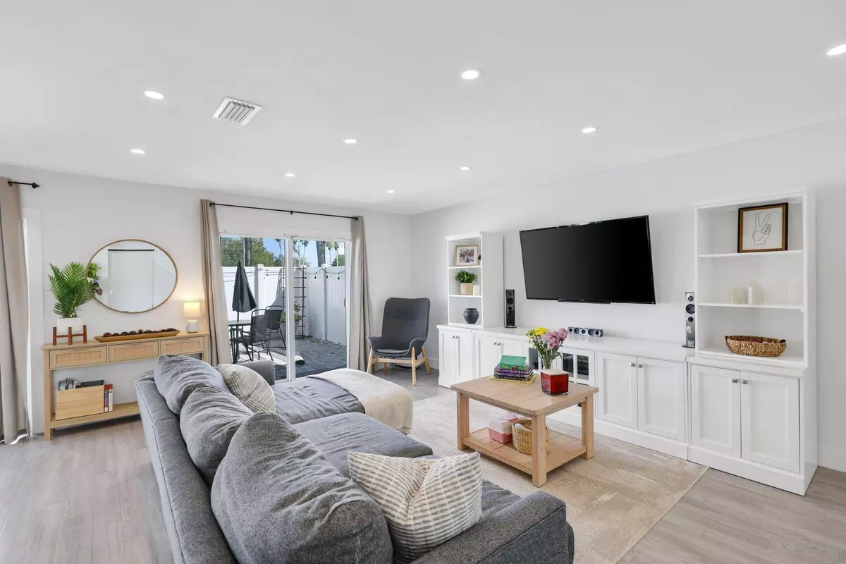 Pembroke Pines, FL 33026,10130 NW 3rd ST