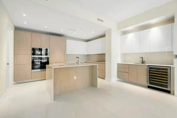 Singer Island, FL 33404,3100 N Ocean Drive H-1610