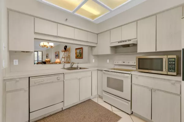 Delray Beach, FL 33446,14460 Strathmore LN 307