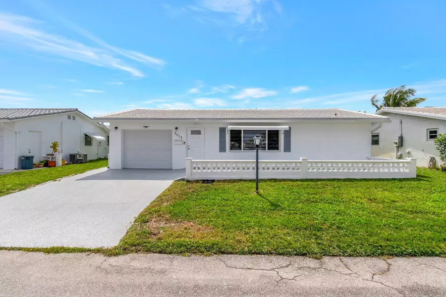 2012 SW 15th ST, Boynton Beach, FL 33426