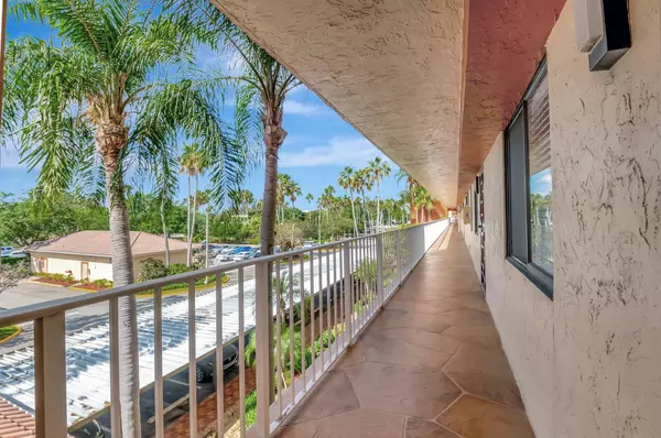 Delray Beach, FL 33446,7370 S Oriole Unit 303