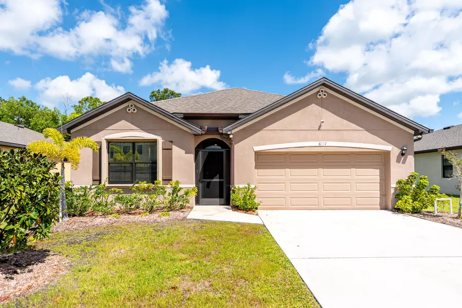 6007 NW Regent ST, Port Saint Lucie, FL 34983