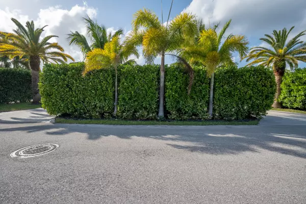 Tequesta, FL 33469,12 SE Hitching Post CIR