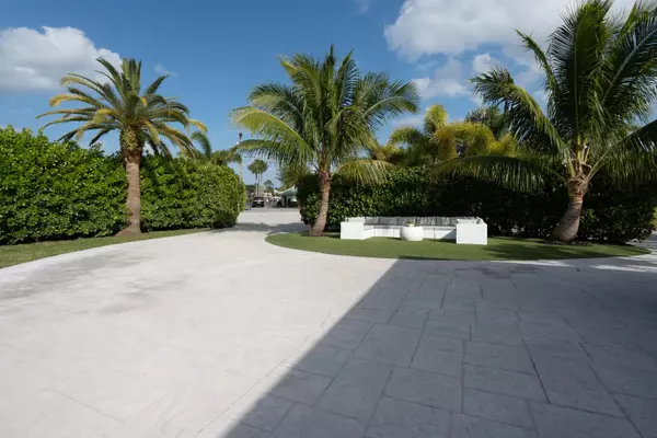 Tequesta, FL 33469,12 SE Hitching Post CIR