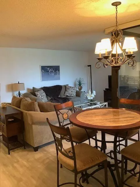 Delray Beach, FL 33444,450 Egret CIR 9209