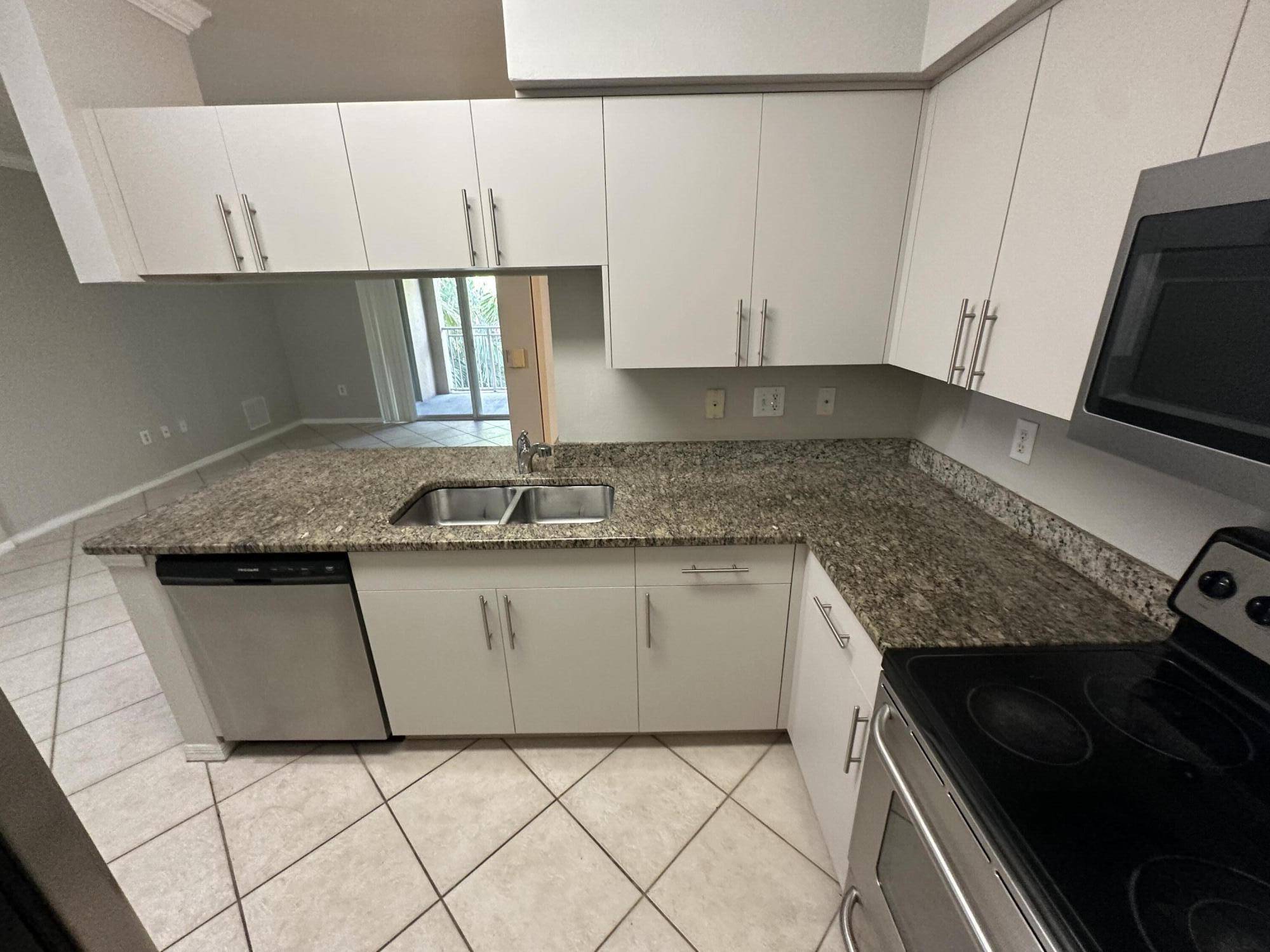 West Palm Beach, FL 33411,6530 Emerald Dunes DR 308