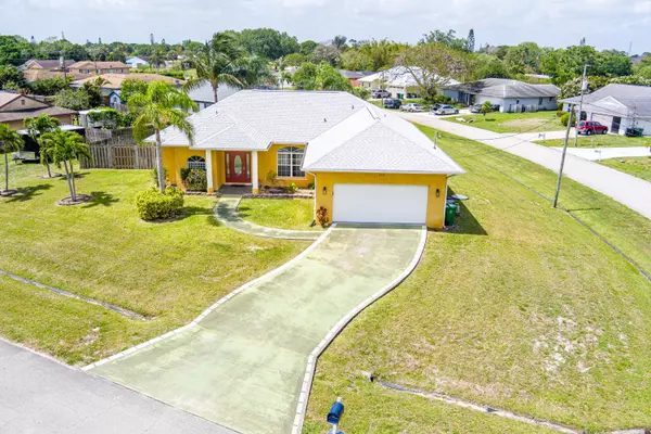 Port Saint Lucie, FL 34983,220 SE Verada AVE