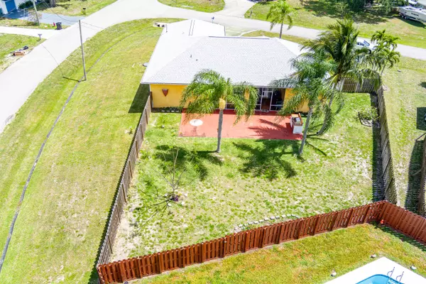 Port Saint Lucie, FL 34983,220 SE Verada AVE