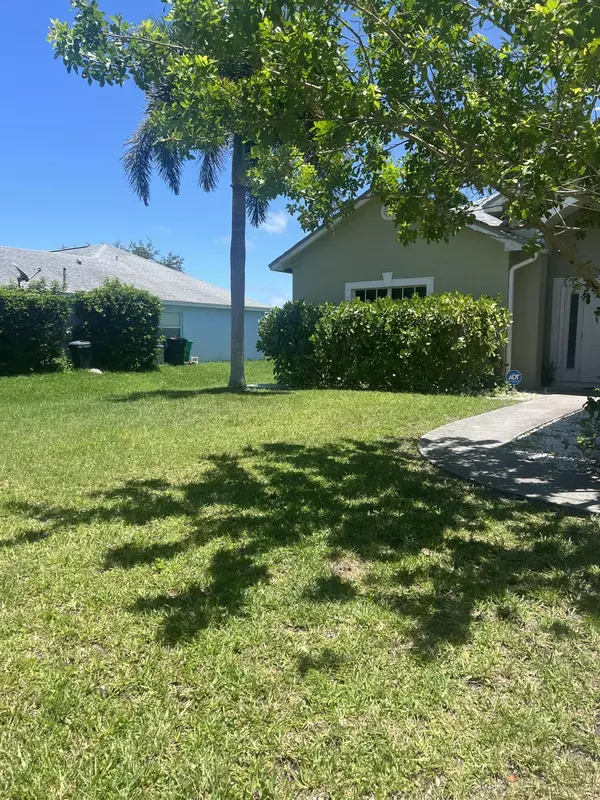 Port Saint Lucie, FL 34983,944 Se Browning Ave