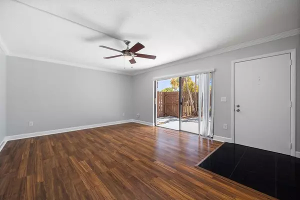 Jupiter, FL 33458,825 Center ST 8c