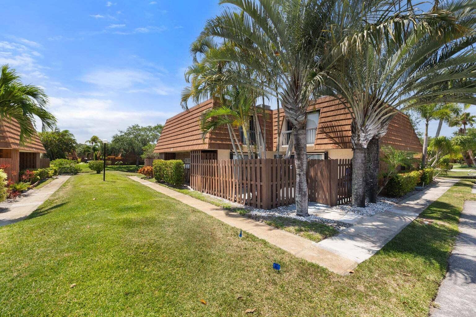 825 Center ST 8c, Jupiter, FL 33458